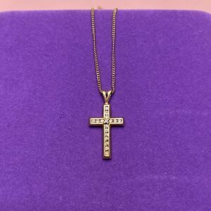 💛 10k Yellow Gold Diamond Cross Necklace